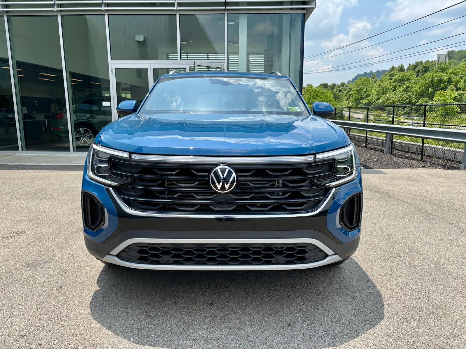 2025 Volkswagen Atlas Cross Sport SE photo 3