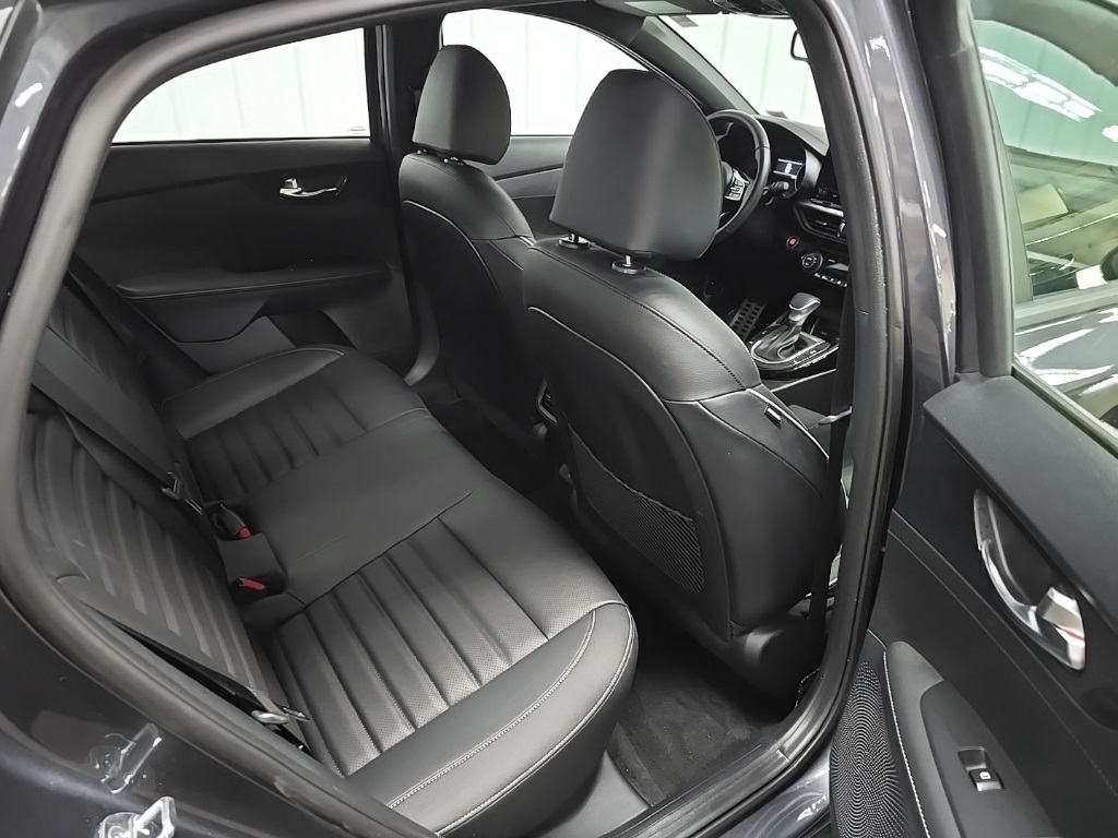 2022 Kia Forte GT-Line photo 18