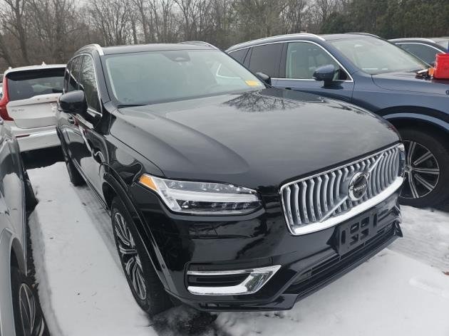 2023 Volvo XC90 Plus's photo
