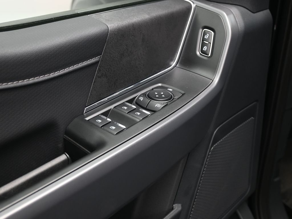 2025 Ford F-150 XLT photo 6