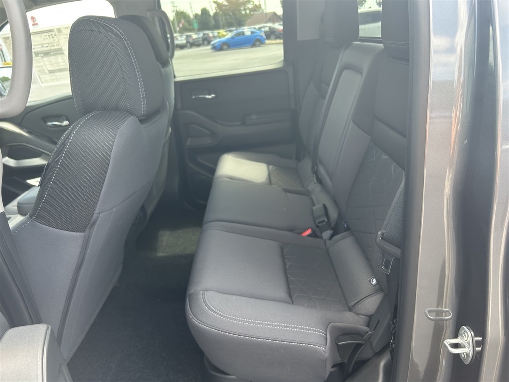 2025 Nissan Frontier Crew Cab SV photo 8
