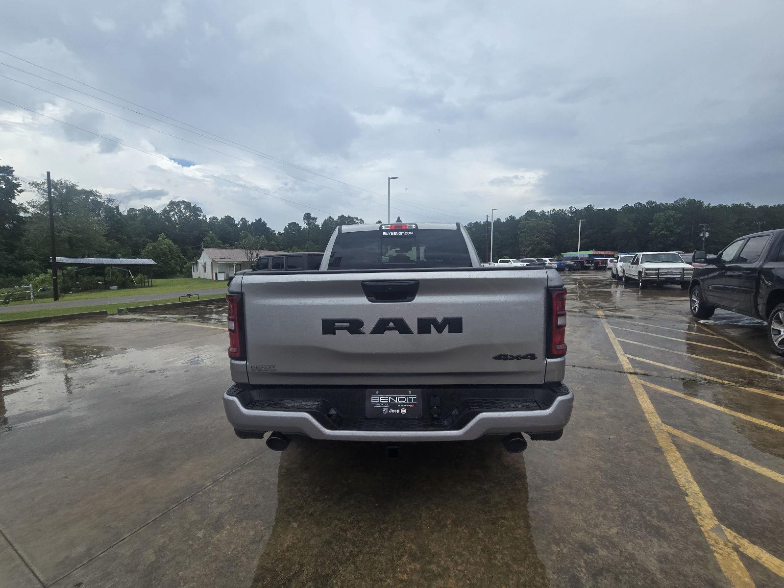 2025 Ram 1500 Tradesman photo 3