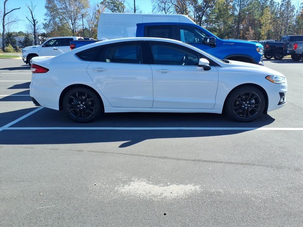 2020 Ford Fusion SE photo 3