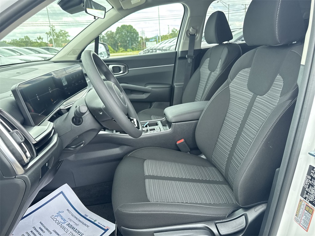 2025 Kia Sorento LX photo 15