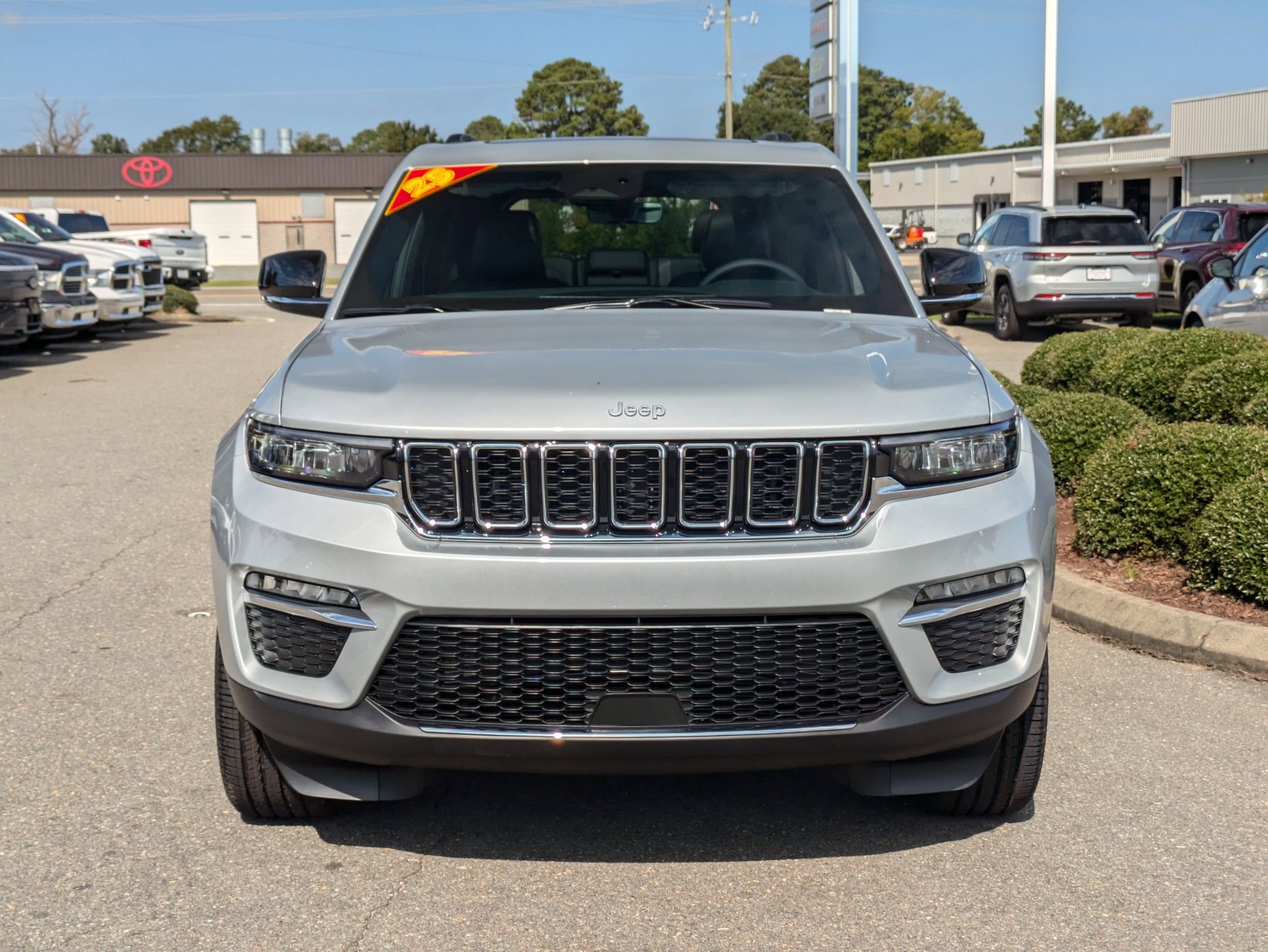 2025 Jeep Grand Cherokee Limited photo 2