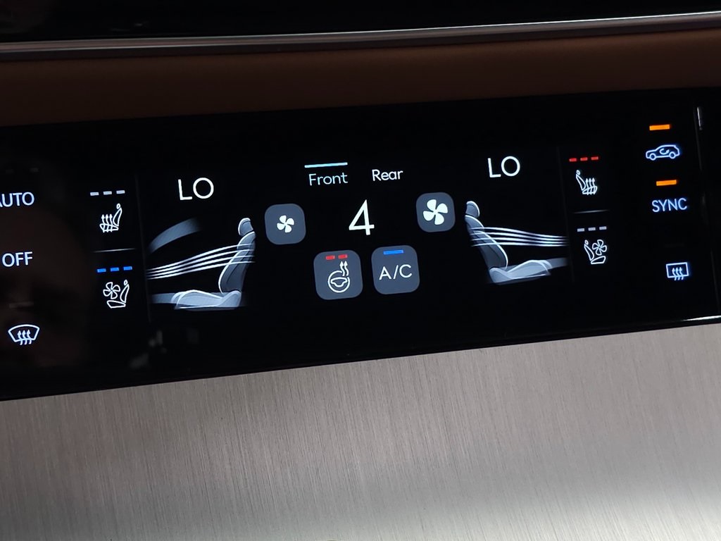 2026 Genesis GV70 2.5T Advanced photo 23