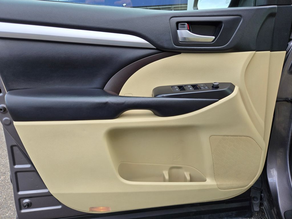 2019 Toyota Highlander XLE photo 8