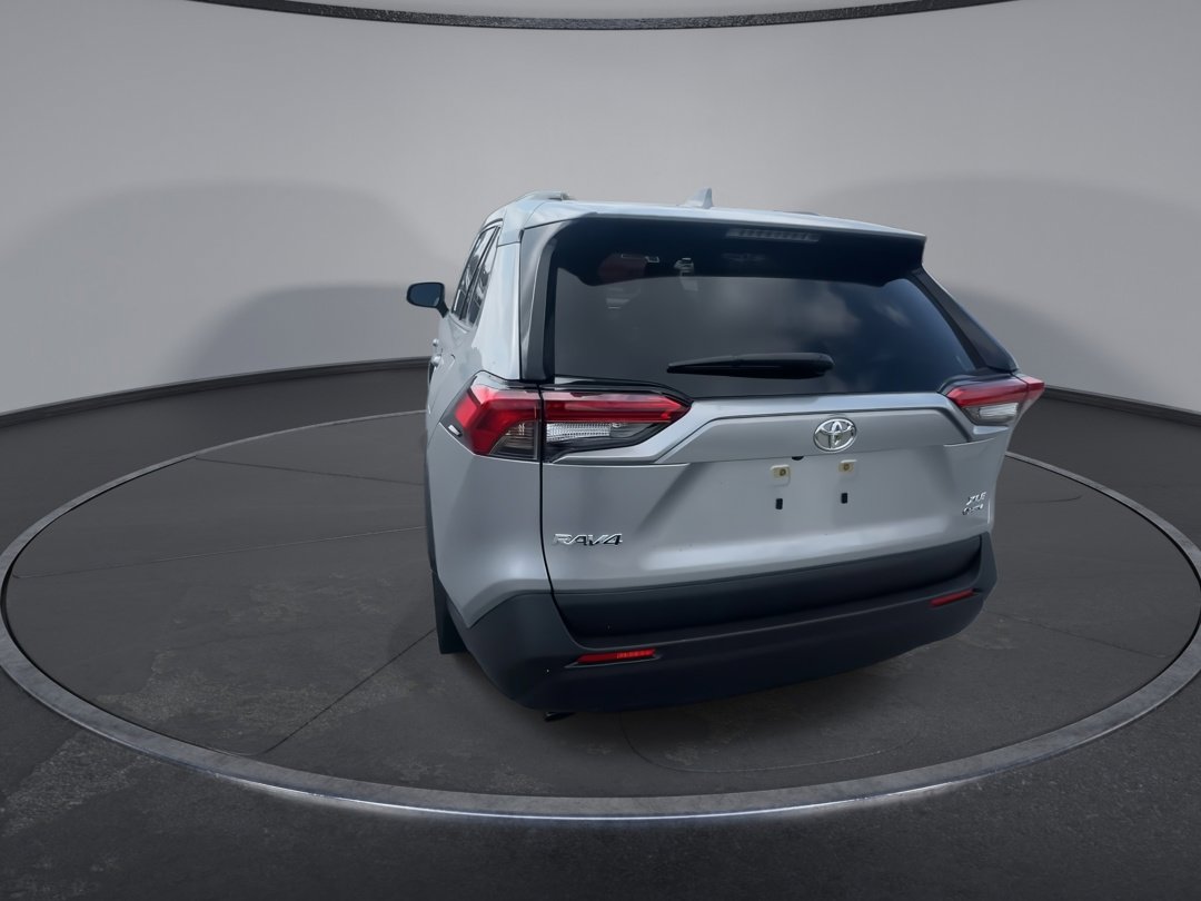 2025 Toyota RAV4 Hybrid XLE photo 7
