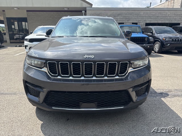 2024 Jeep Grand Cherokee Laredo photo 2