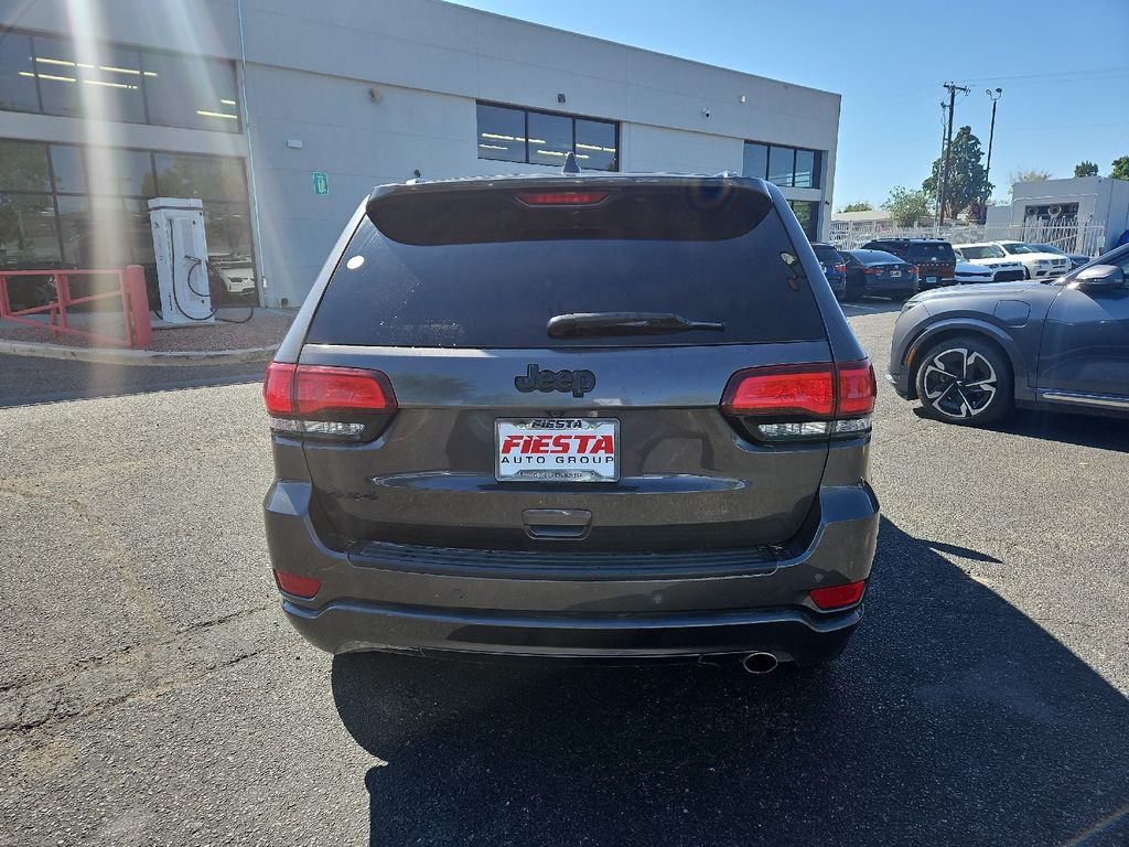 2020 Jeep Grand Cherokee Altitude photo 3