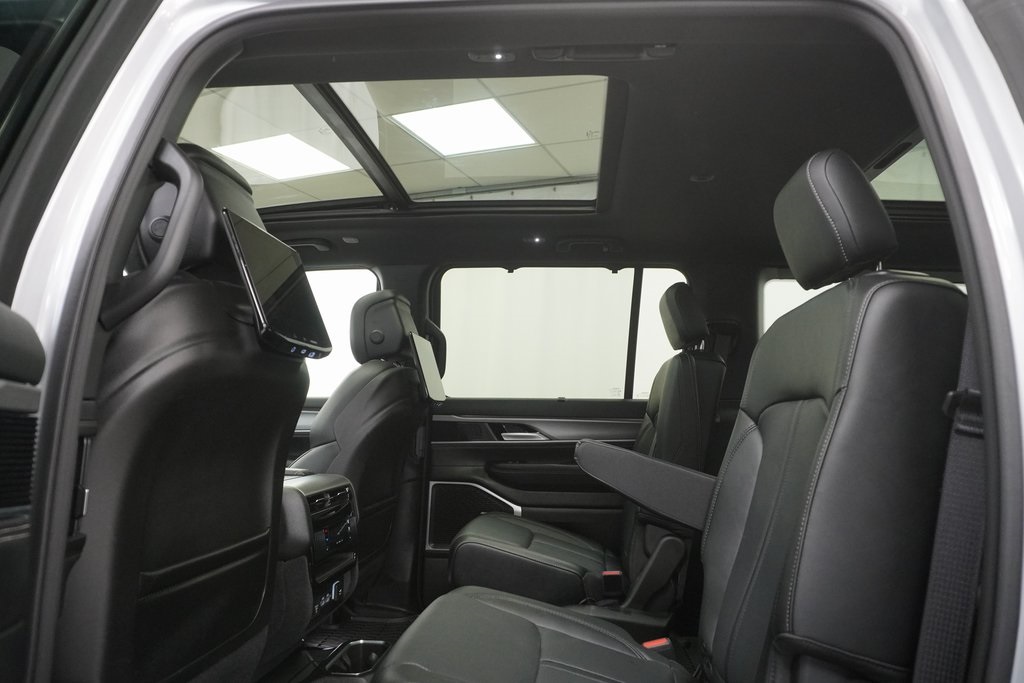 2024 Jeep Wagoneer Series II Carbide photo 18