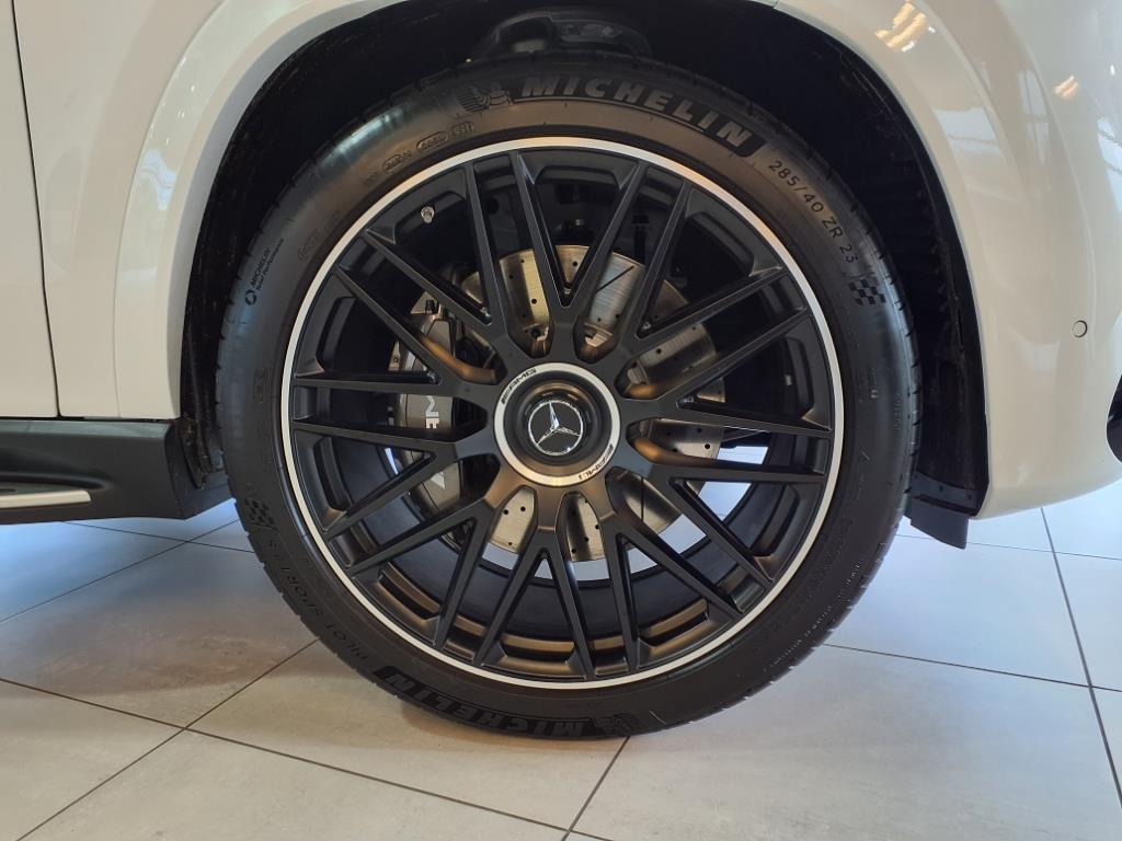 2025 Mercedes Benz GLS AMG 63 4MATIC photo 4