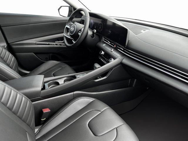 2025 Hyundai Elantra Limited photo 14