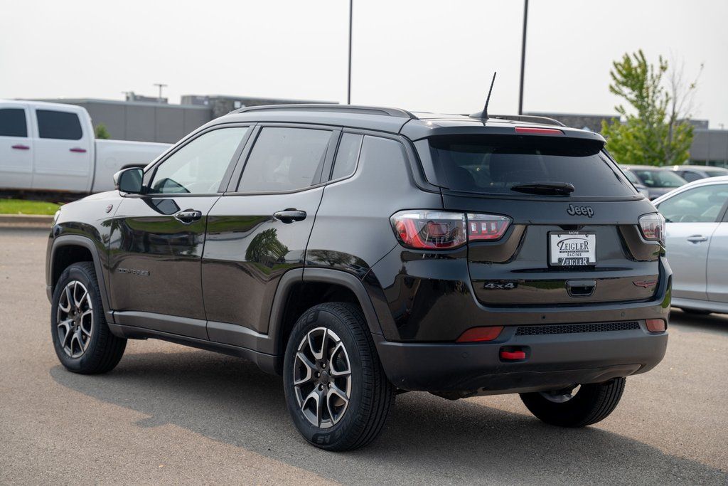 2024 Jeep Compass Trailhawk photo 3