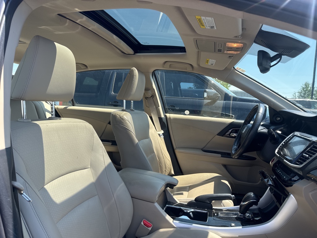 2017 Honda Accord Hybrid EX-L photo 22