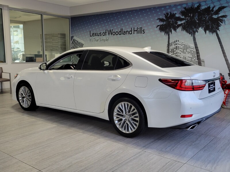 2016 Lexus ES 350 photo 3