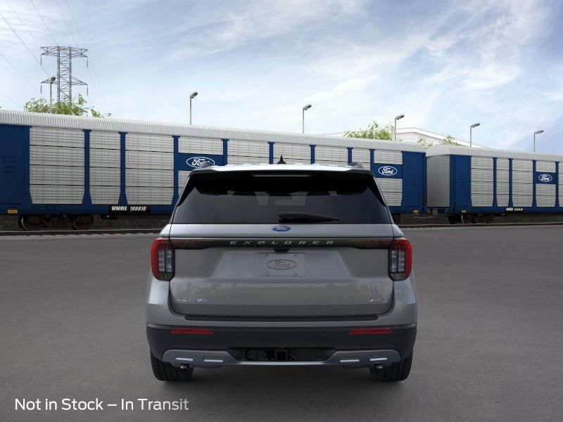 2025 Ford Explorer photo 3