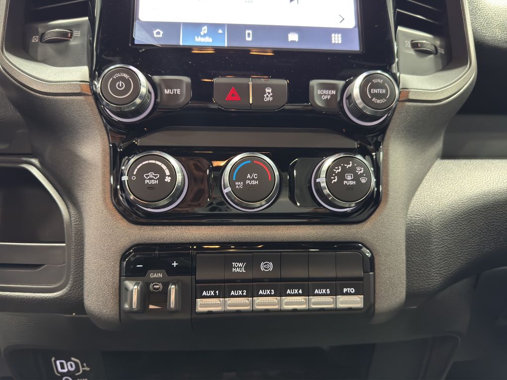 2025 Ram 3500 Tradesman photo 13