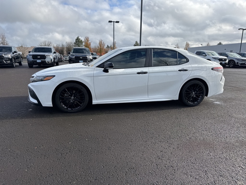 2022 Toyota Camry Hybrid SE photo 4
