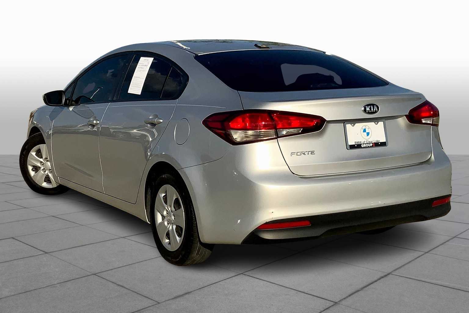 2017 Kia Forte LX Base photo 11