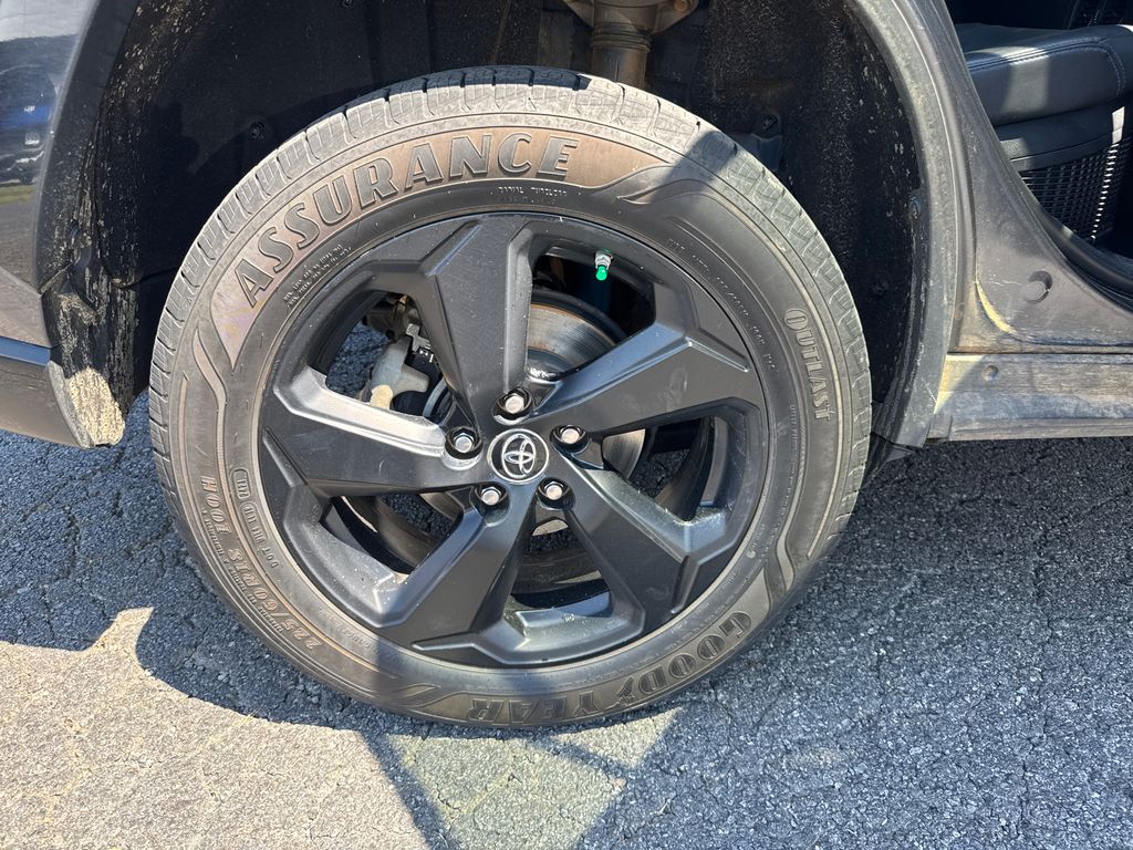 2019 Toyota RAV4 Hybrid XSE photo 14