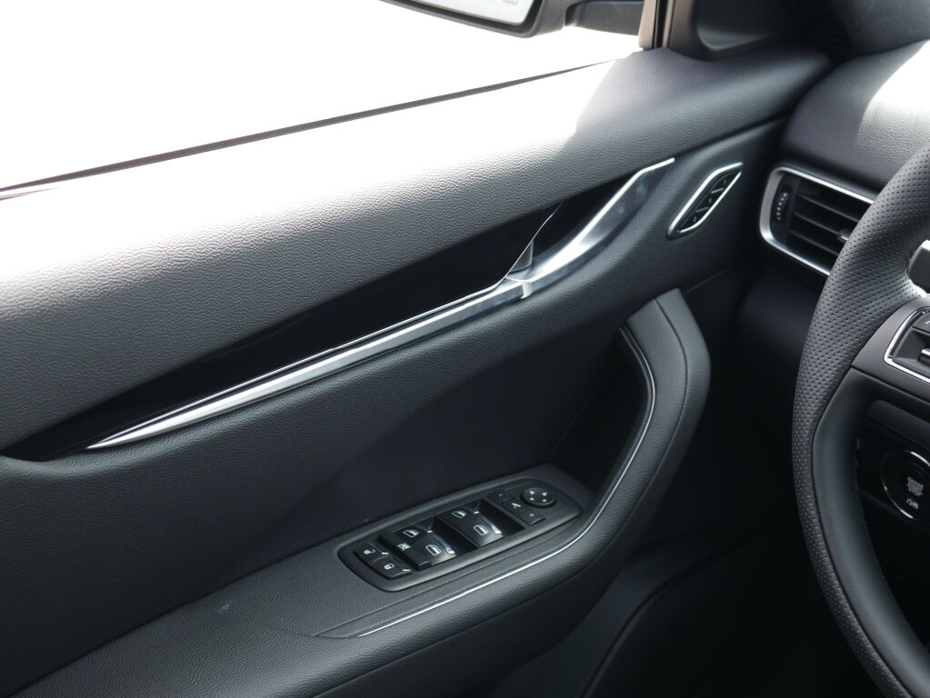2023 Maserati Levante GT photo 20