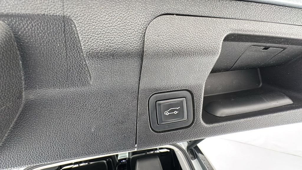 2023 Gmc Acadia SLT photo 17