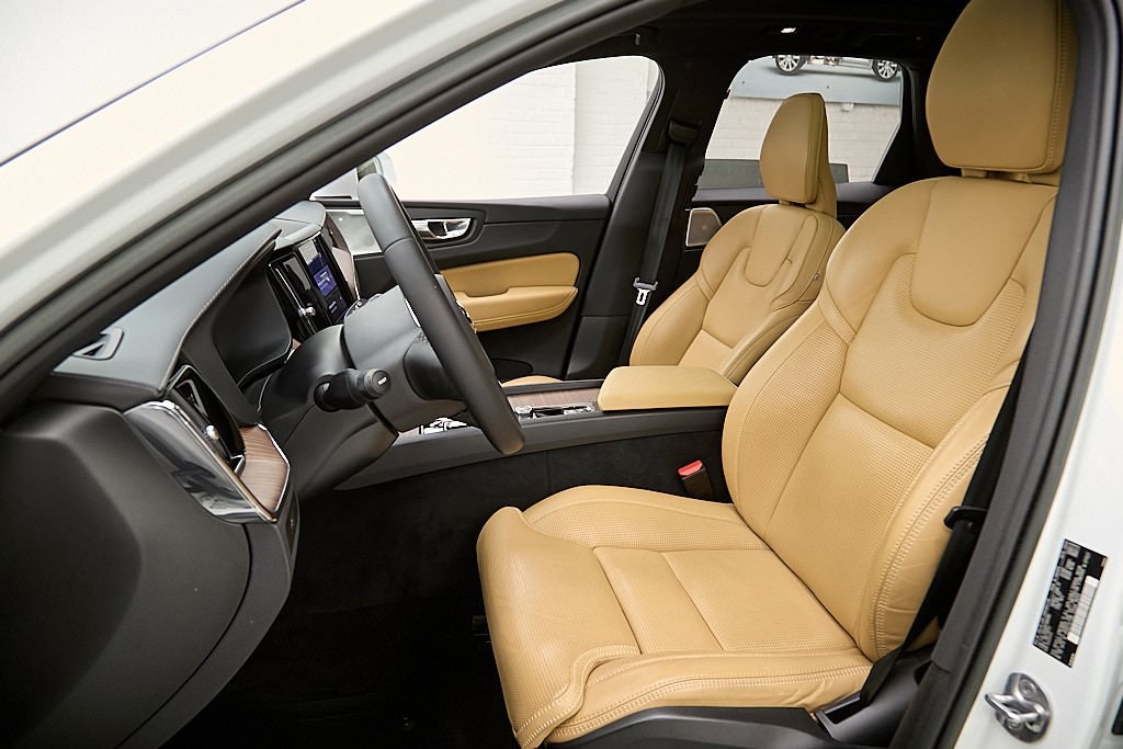 2023 VOLVO XC60 - Image 14