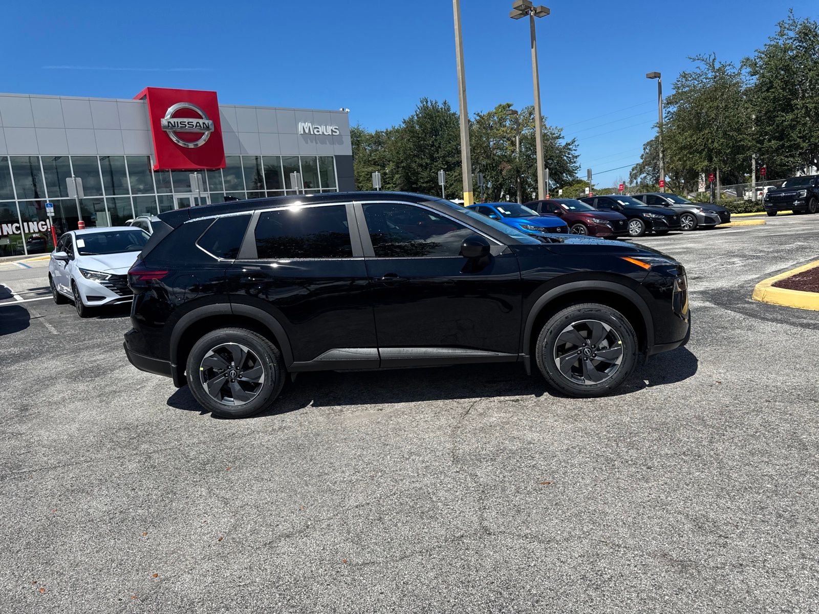 2026 Nissan Rogue SV photo 2