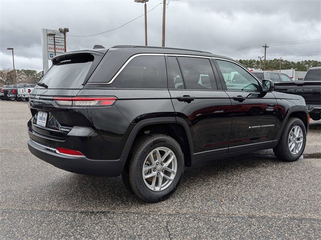 2025 Jeep Grand Cherokee Laredo photo 3