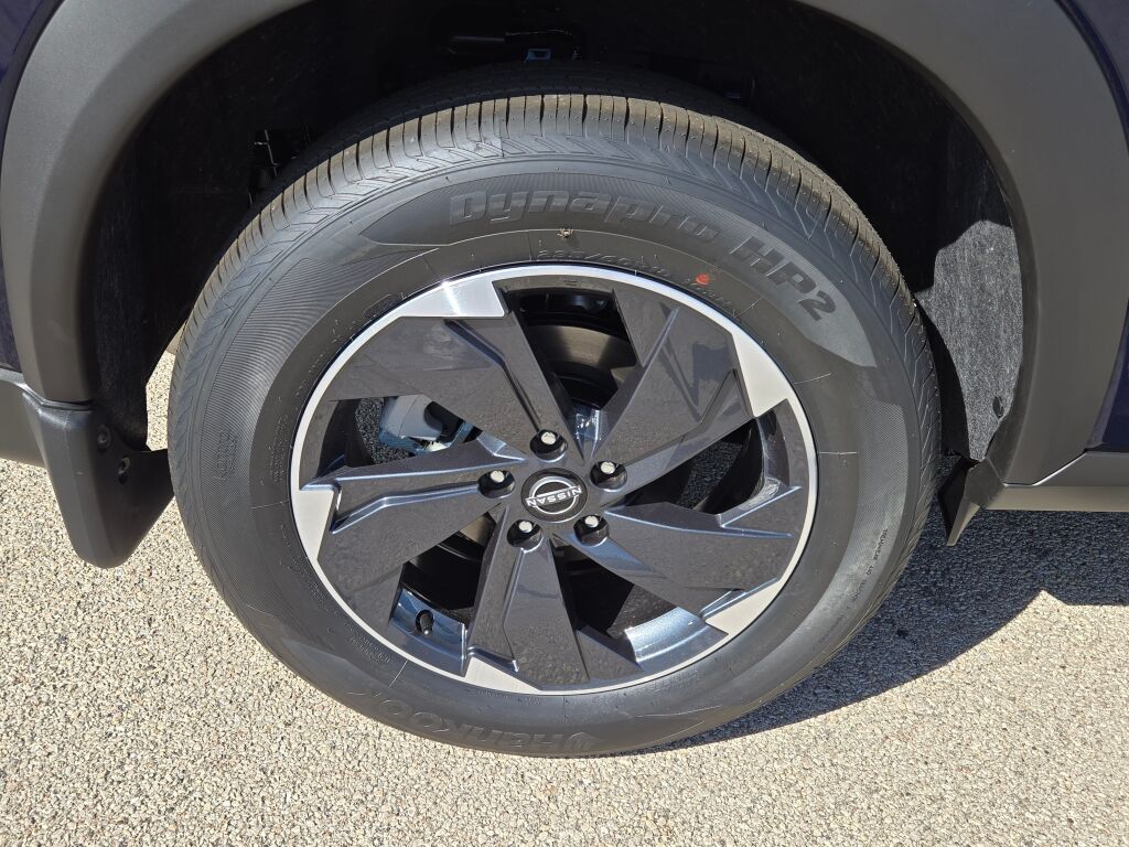 2026 Nissan Rogue SV photo 9