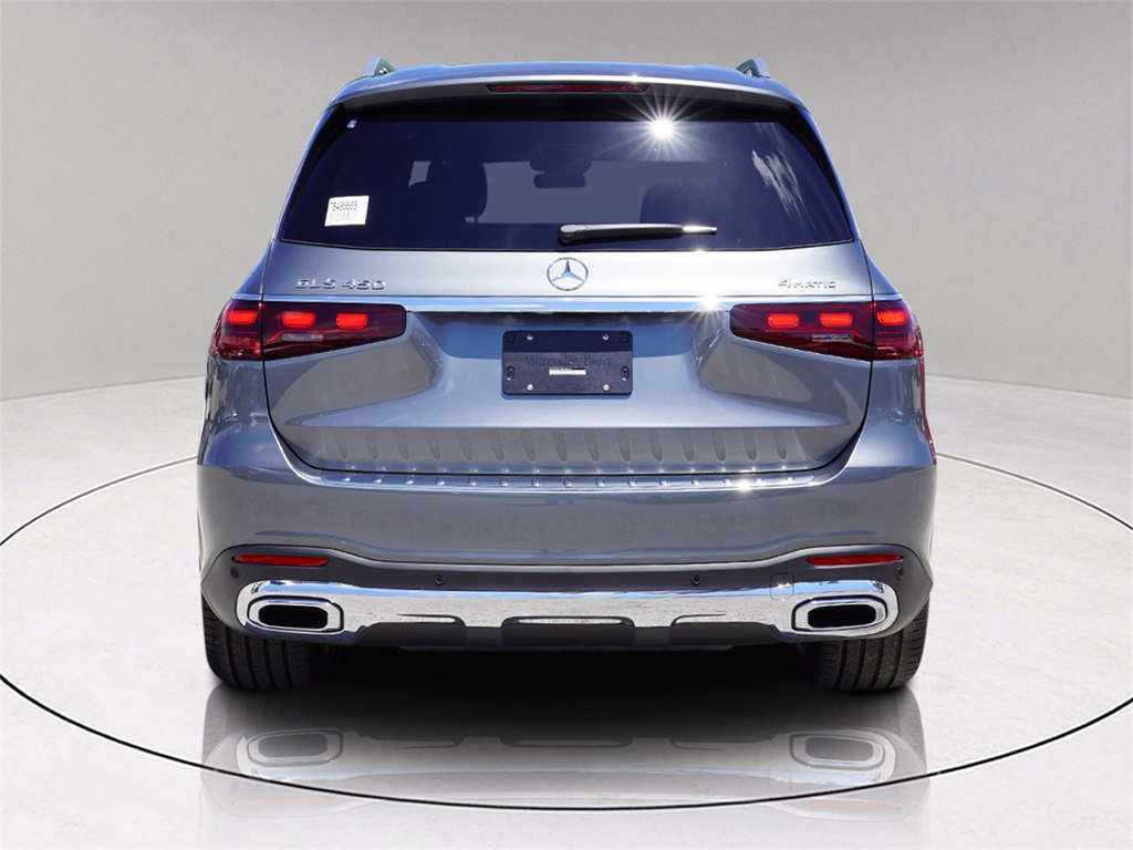 2026 Mercedes Benz GLS 450 4MATIC photo 4