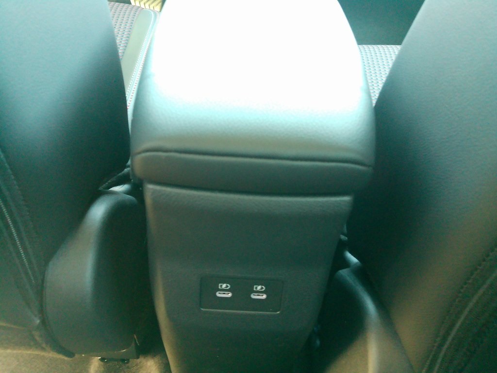 2025 Nissan Kicks SR photo 26
