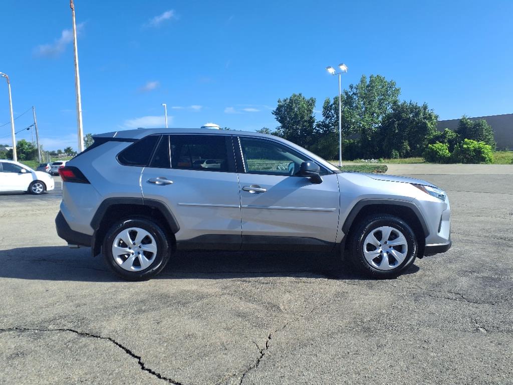 2024 Toyota RAV4 LE photo 2