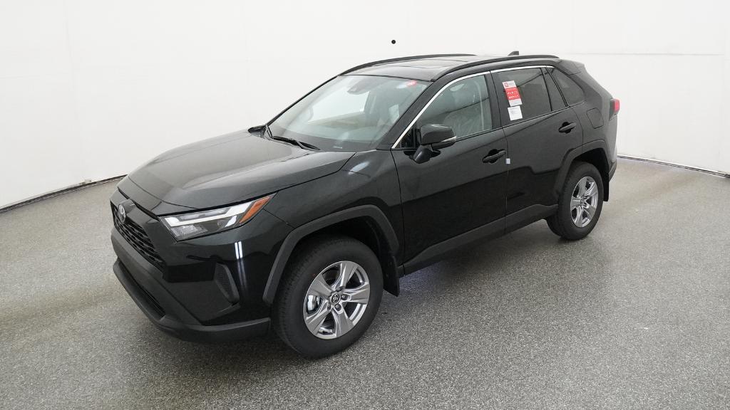 2025 Toyota RAV4 XLE's photo