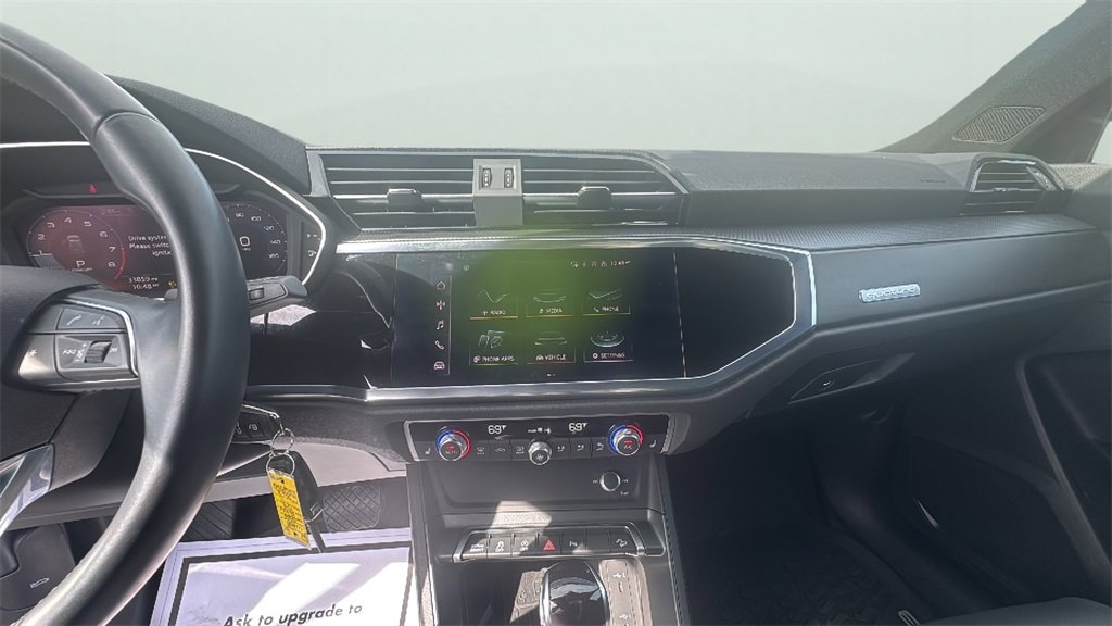 2022 Audi Q3 Premium Plus 45 TFSI S line photo 9