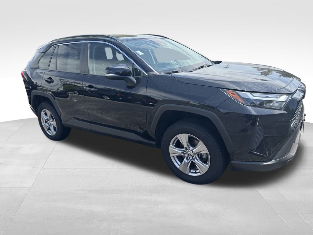 2022 Toyota RAV4 XLE photo 9