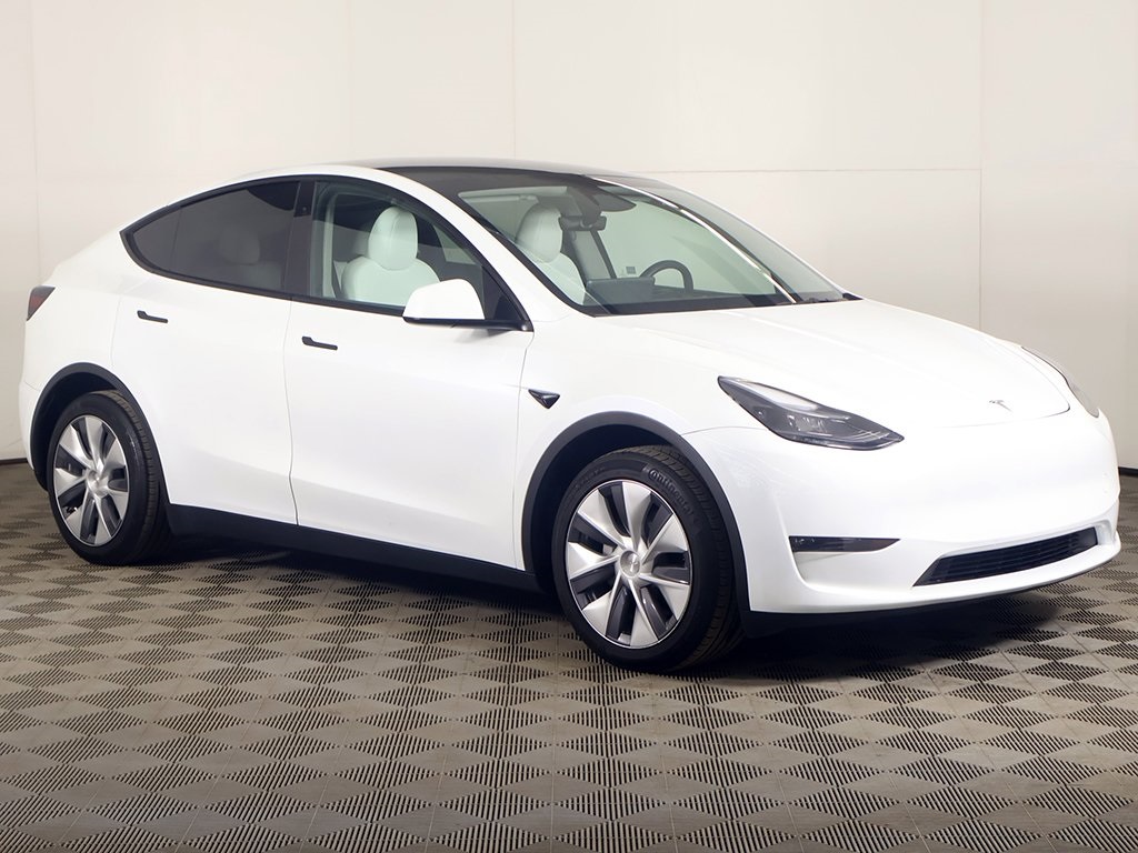 Used 2024 Tesla Model Y Long Range with VIN 7SAYGDEE0RA217315 for sale in Streetsboro, OH
