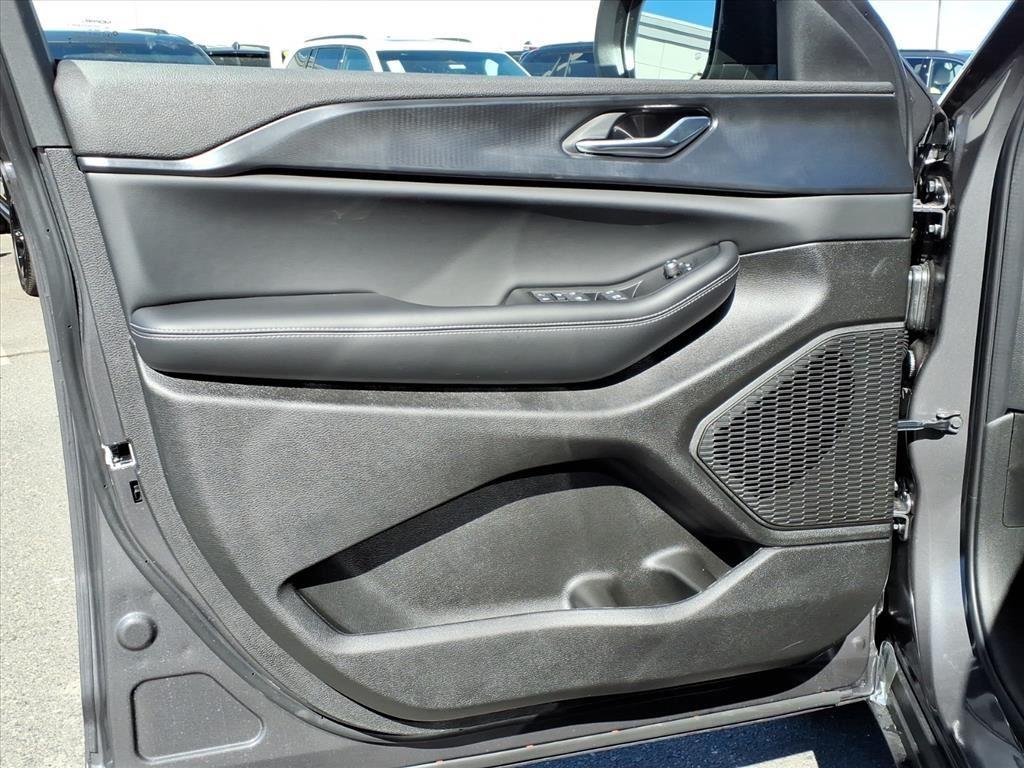 2025 Jeep Grand Cherokee Laredo X photo 4