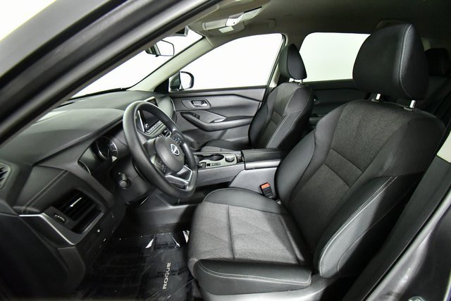 2024 Nissan Rogue SV photo 4
