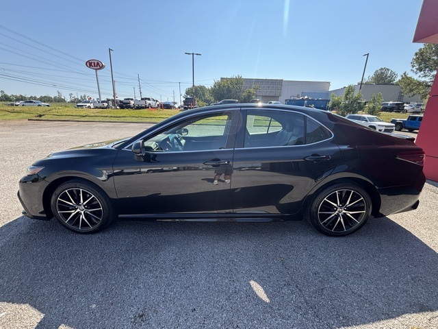 2024 Toyota Camry SE photo 2