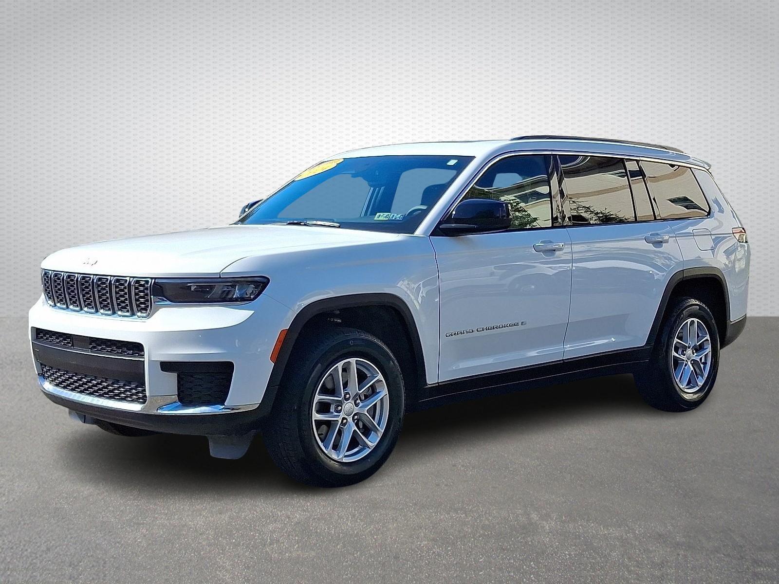 2024 Jeep Grand Cherokee Laredo photo 2