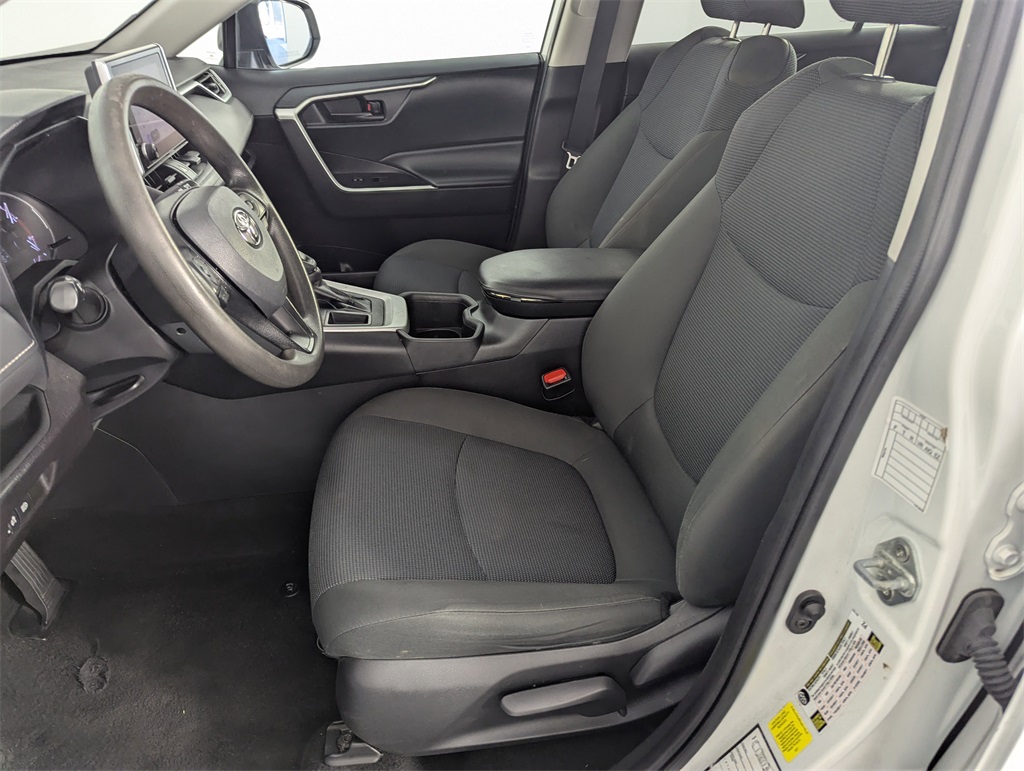 2023 Toyota RAV4 LE photo 9