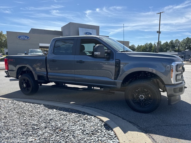 2026 Ford F-350 Super Duty XL's photo