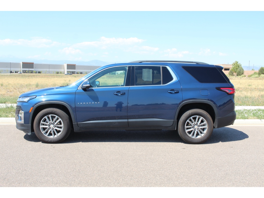 2023 Chevrolet Traverse Cloth photo 2
