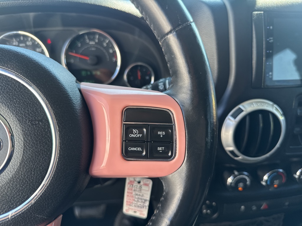 2015 Jeep Wrangler Unlimited Sahara photo 26