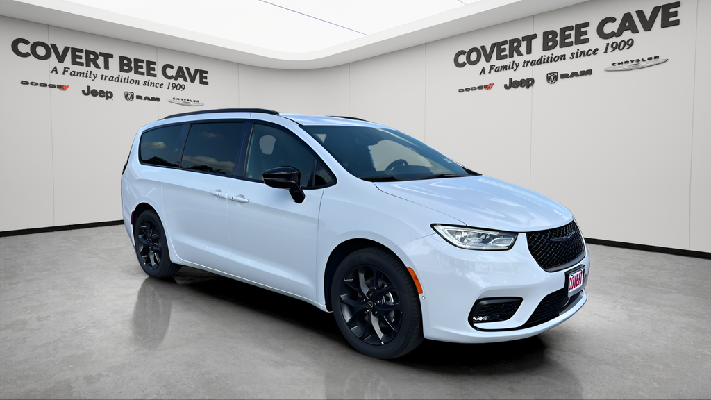 2026 Chrysler Pacifica Select's photo