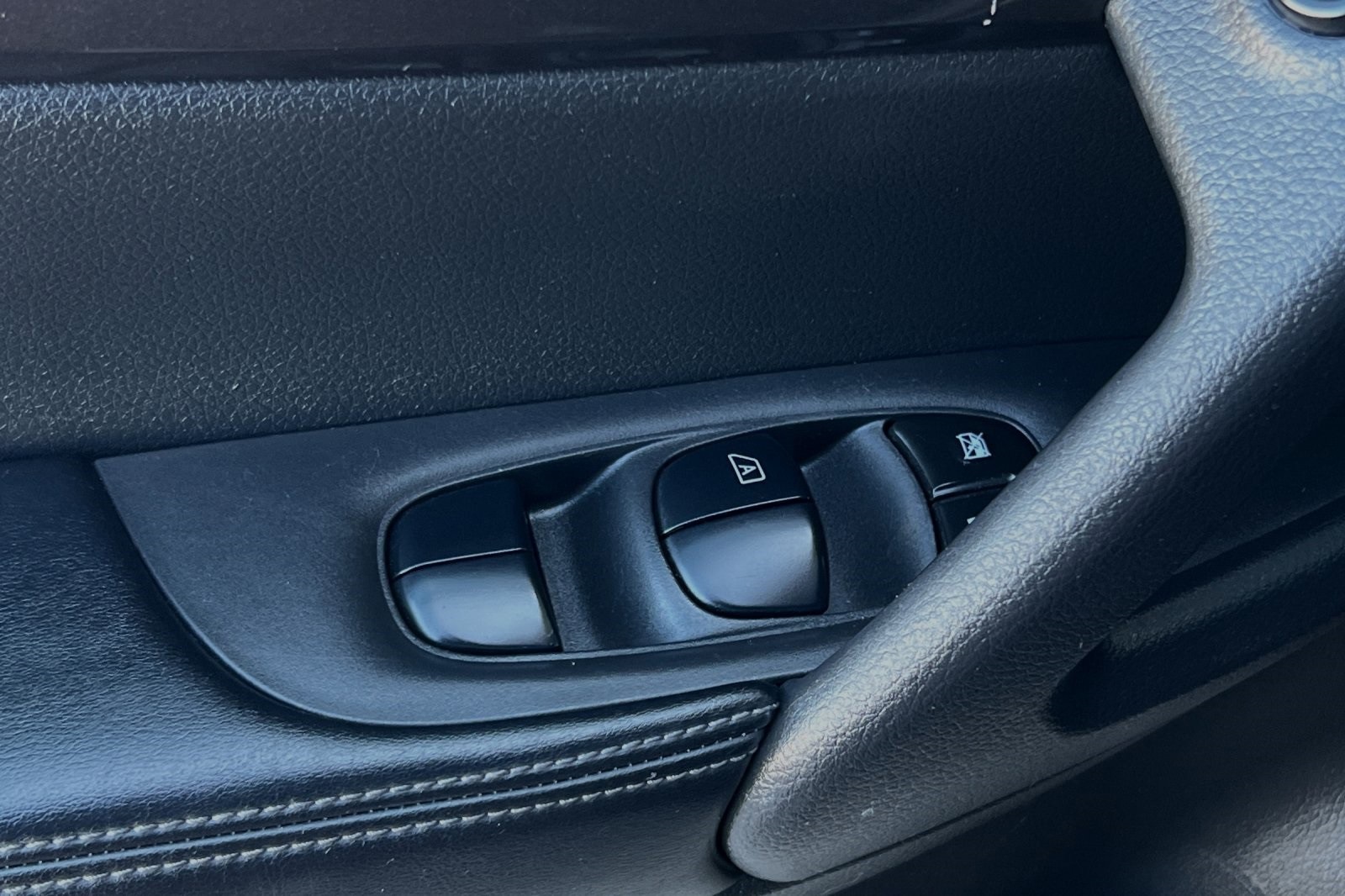 2020 Nissan Rogue SV photo 11