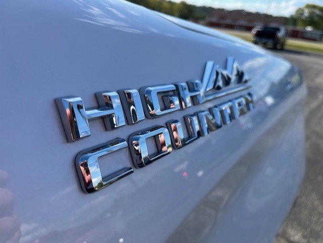 2024 Chevrolet Silverado 1500 High Country photo 2