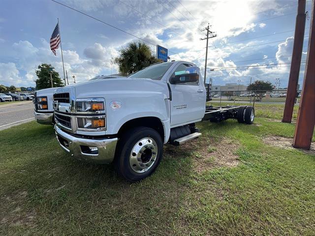 2024 Chevrolet Silverado 6500HD Work Truck photo 3